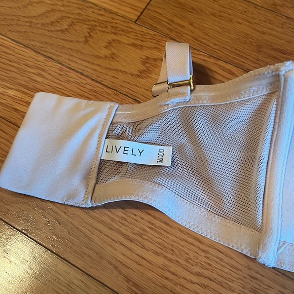 Lively No Wire Strapless Bra - Picture 4 of 4